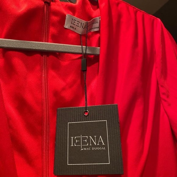 NWT MacDuggal Red plunged Gown size 6 - Picture 6 of 10